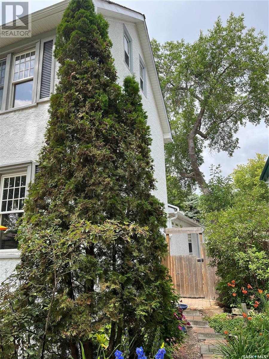 217 Angus CRESCENT