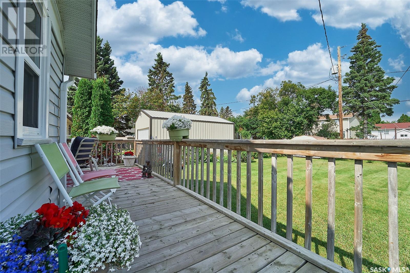 102 5th AVENUE W