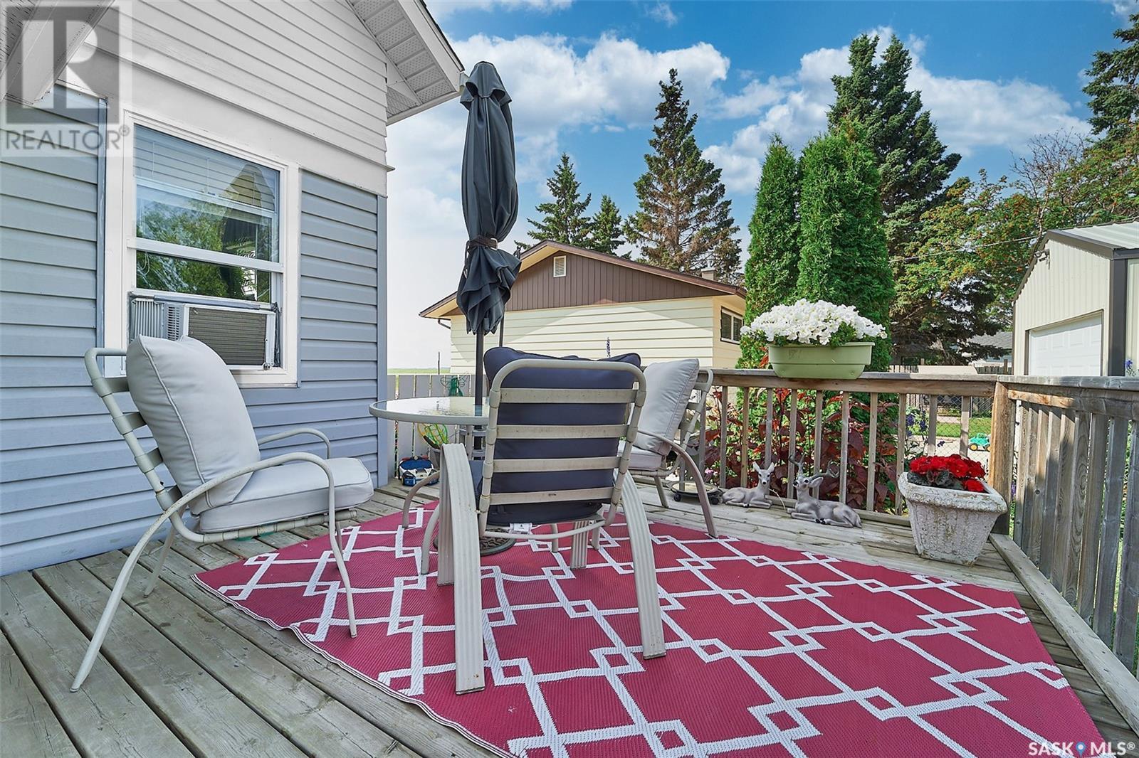 102 5th AVENUE W
