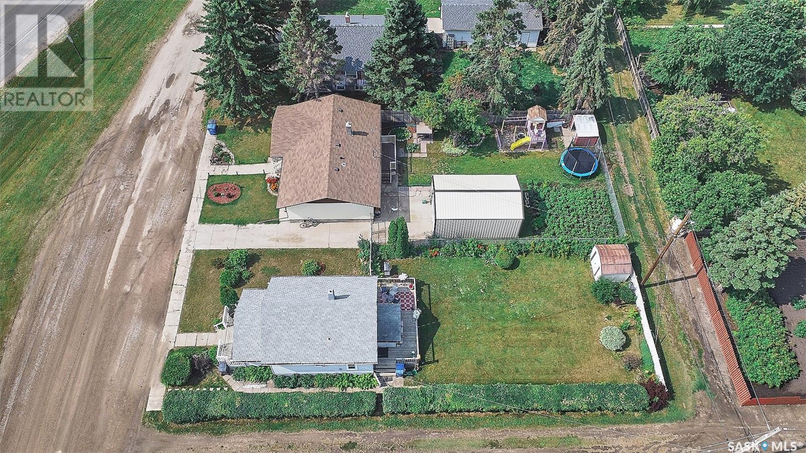 102 5th AVENUE W