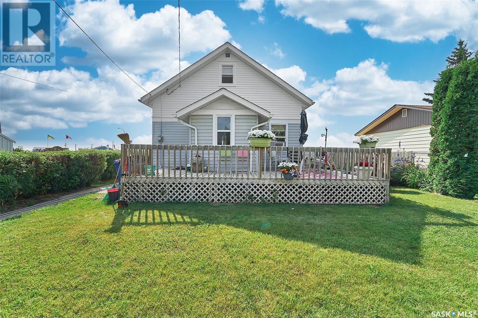 102 5th AVENUE W