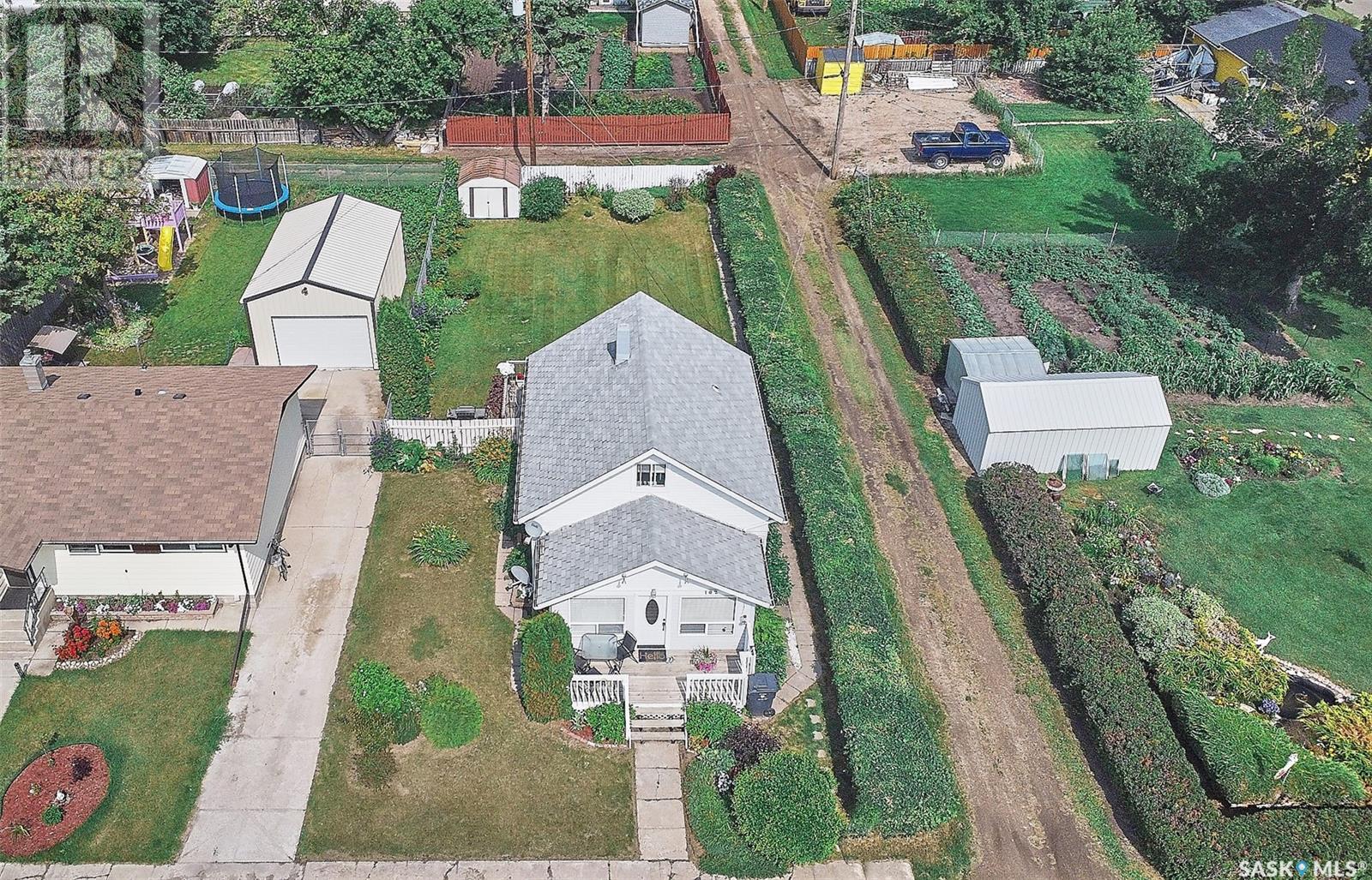 102 5th AVENUE W