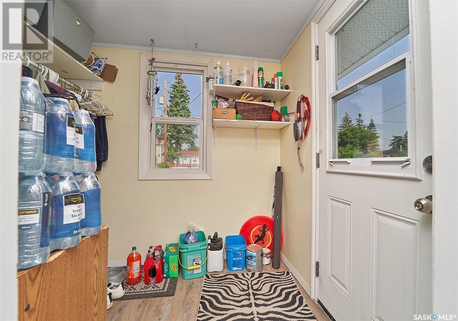 102 5th AVENUE W