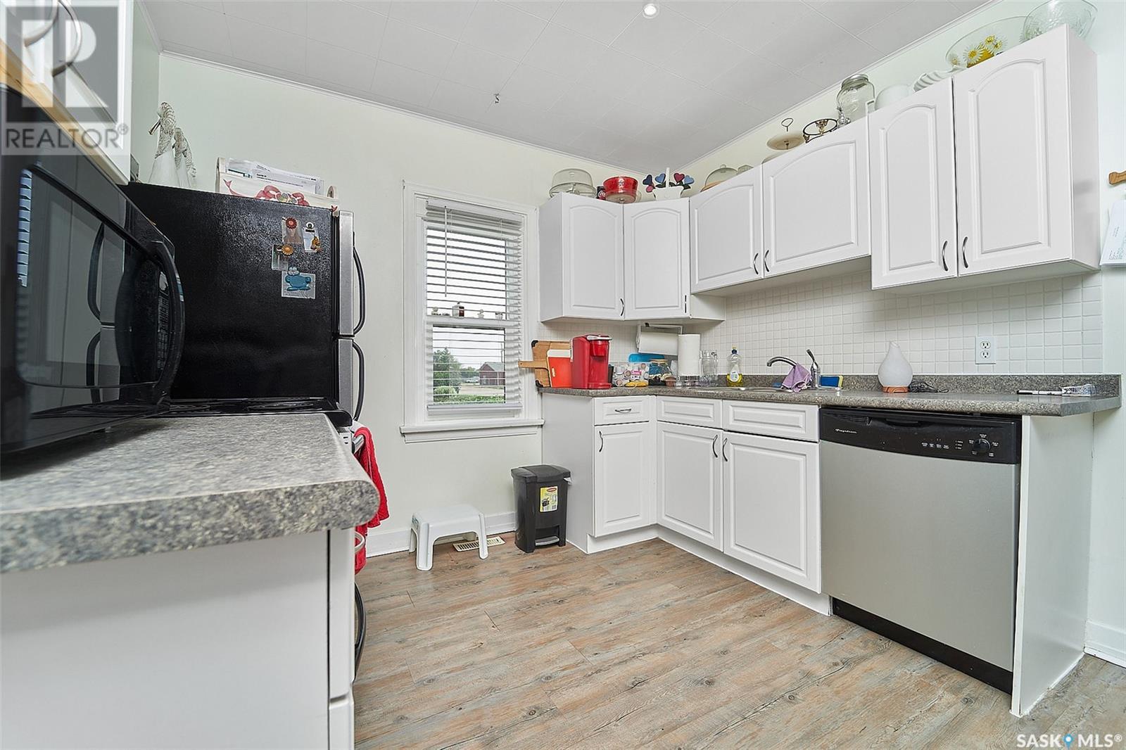 102 5th AVENUE W