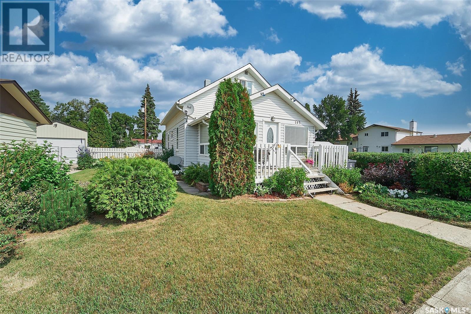 102 5th AVENUE W
