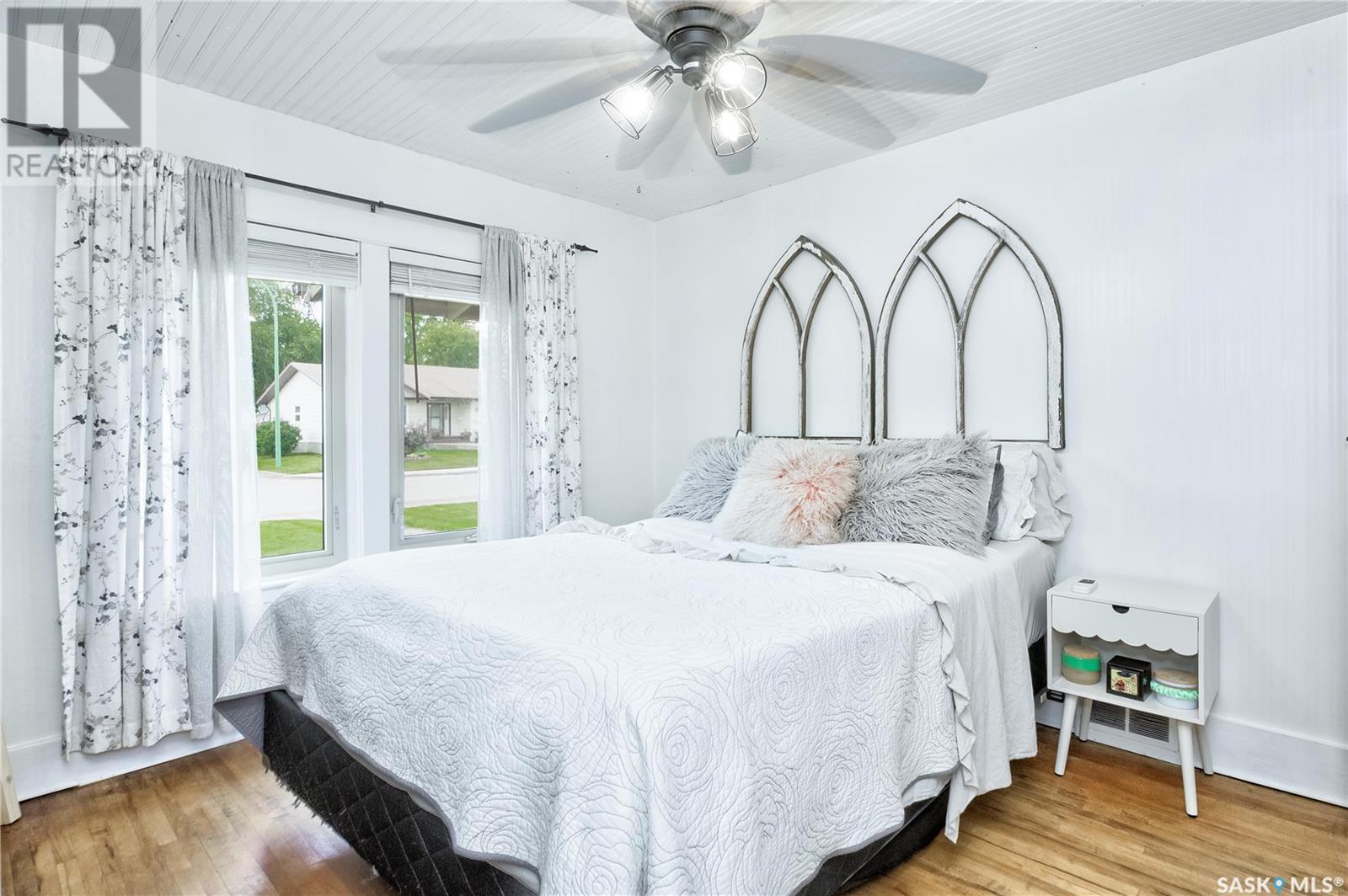 557 22nd STREET W