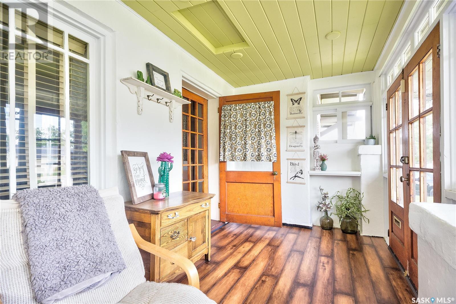 557 22nd STREET W