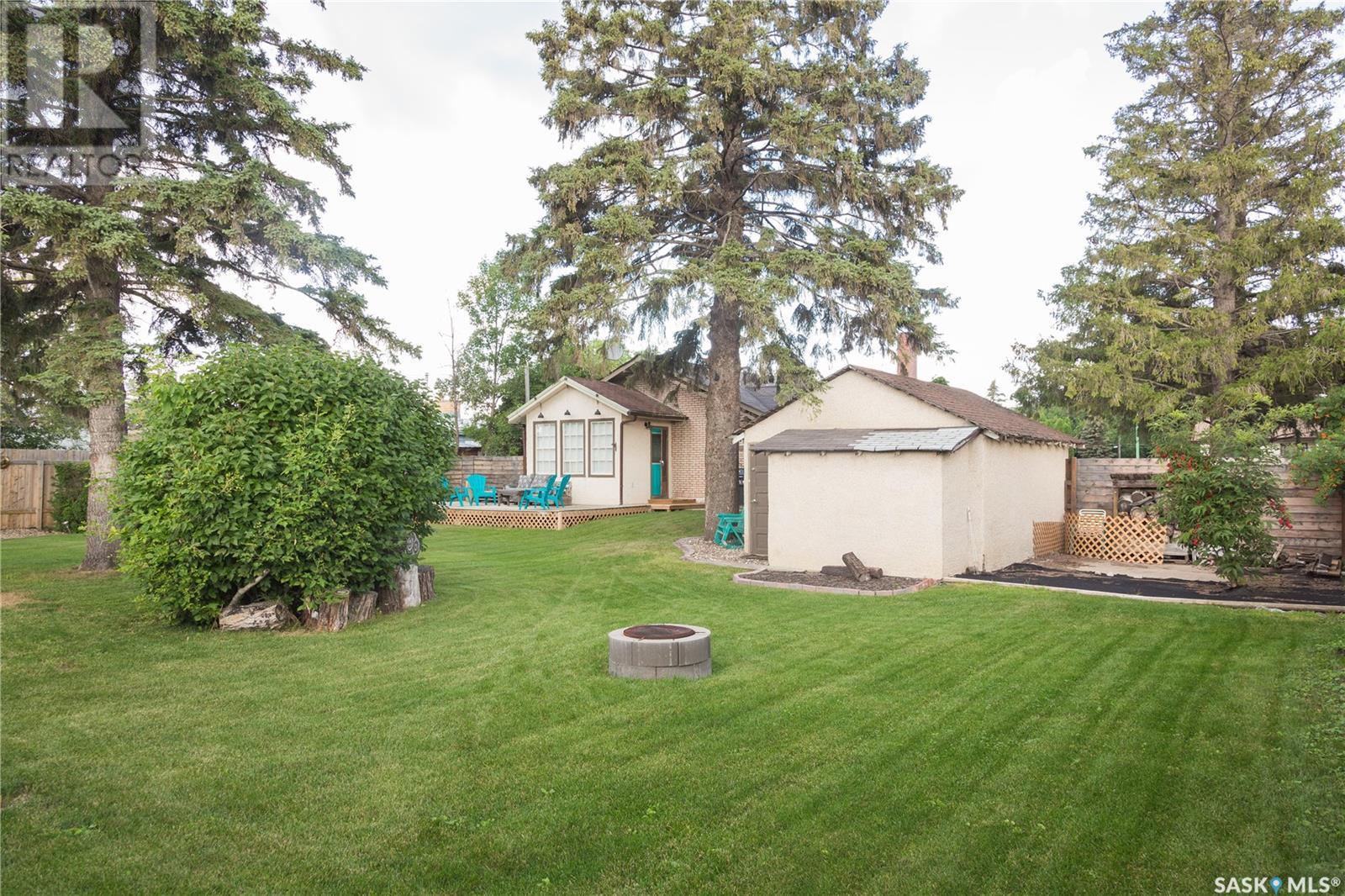 557 22nd STREET W