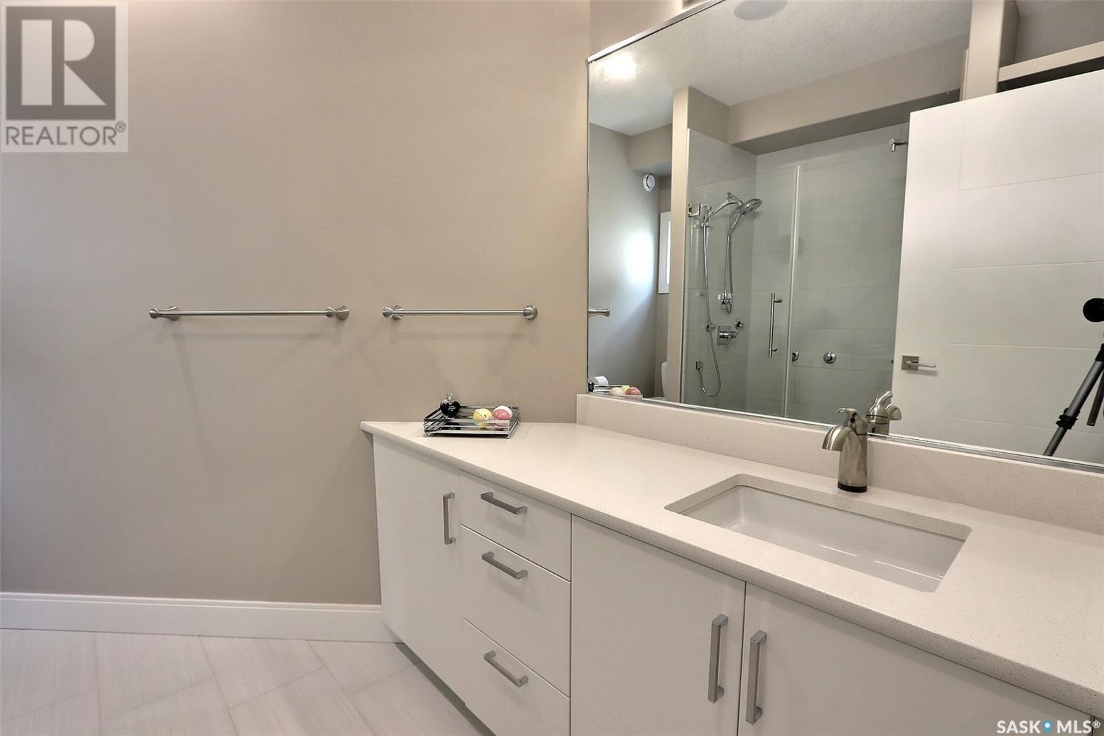 3037 Lakeview DRIVE
