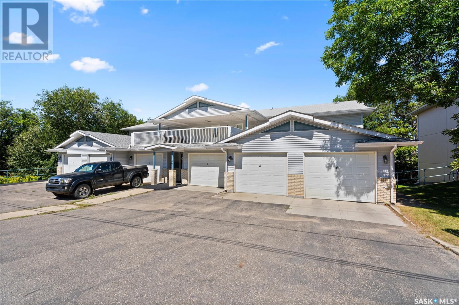 4 40 18th STREET W