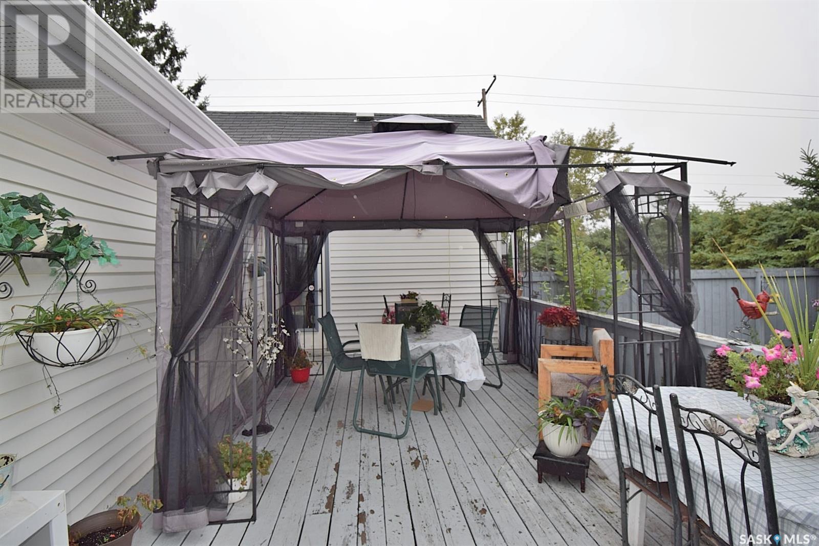 810 7th STREET E