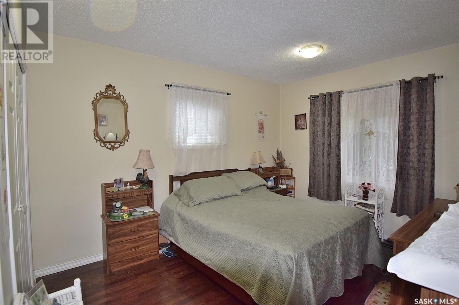 810 7th STREET E