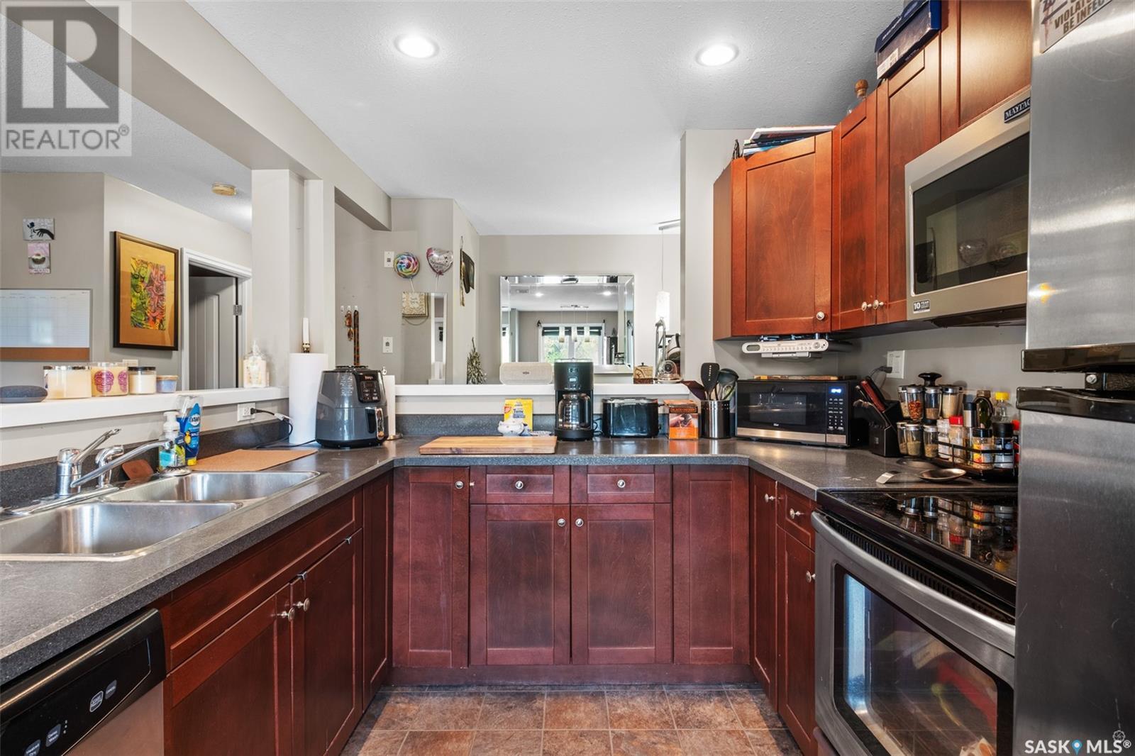 102 515 28th STREET E
