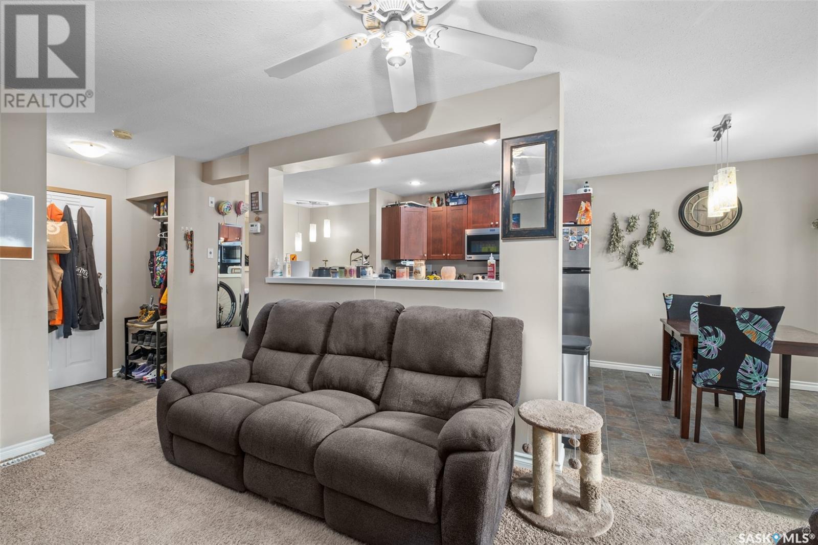 102 515 28th STREET E