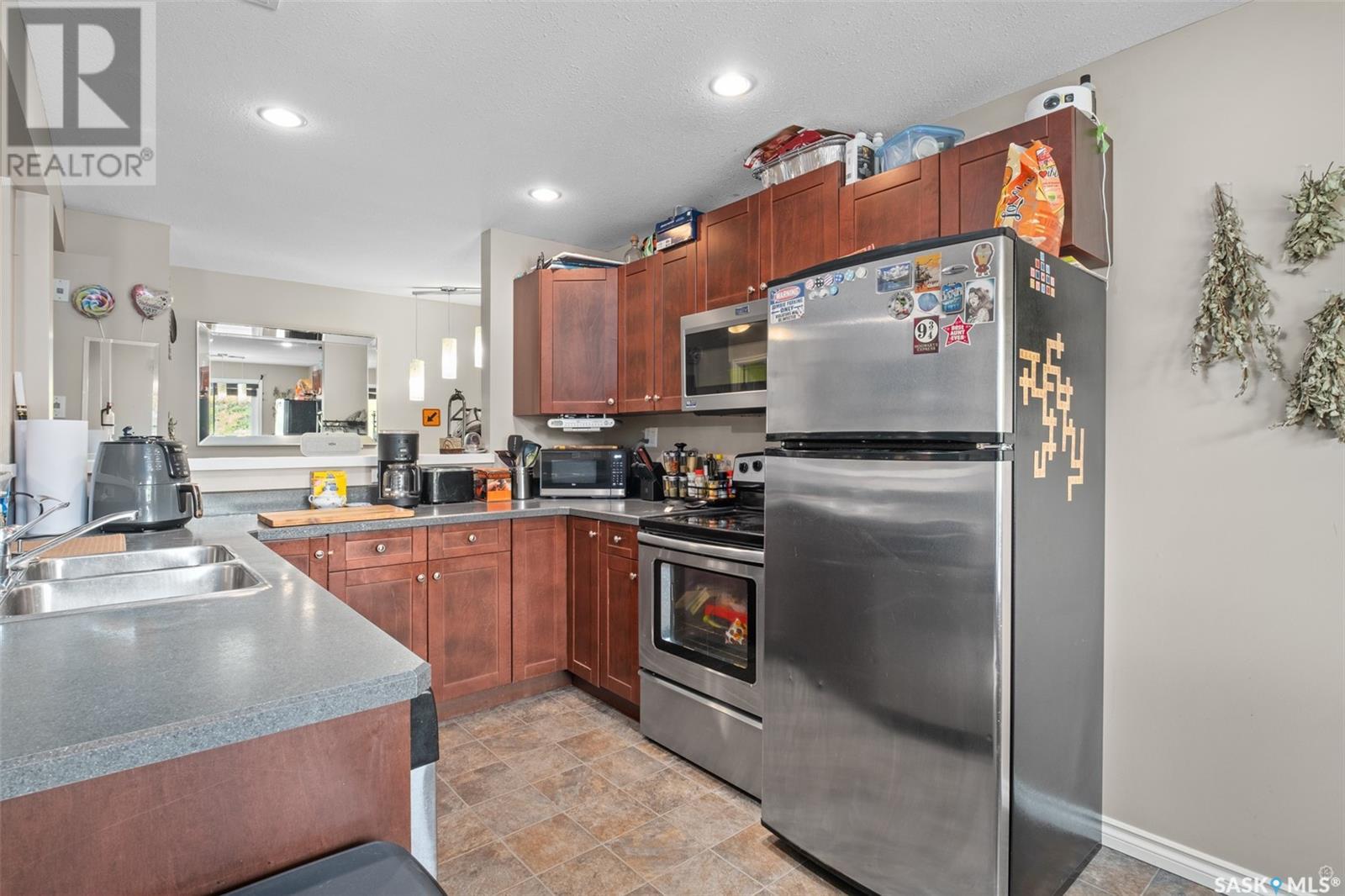 102 515 28th STREET E