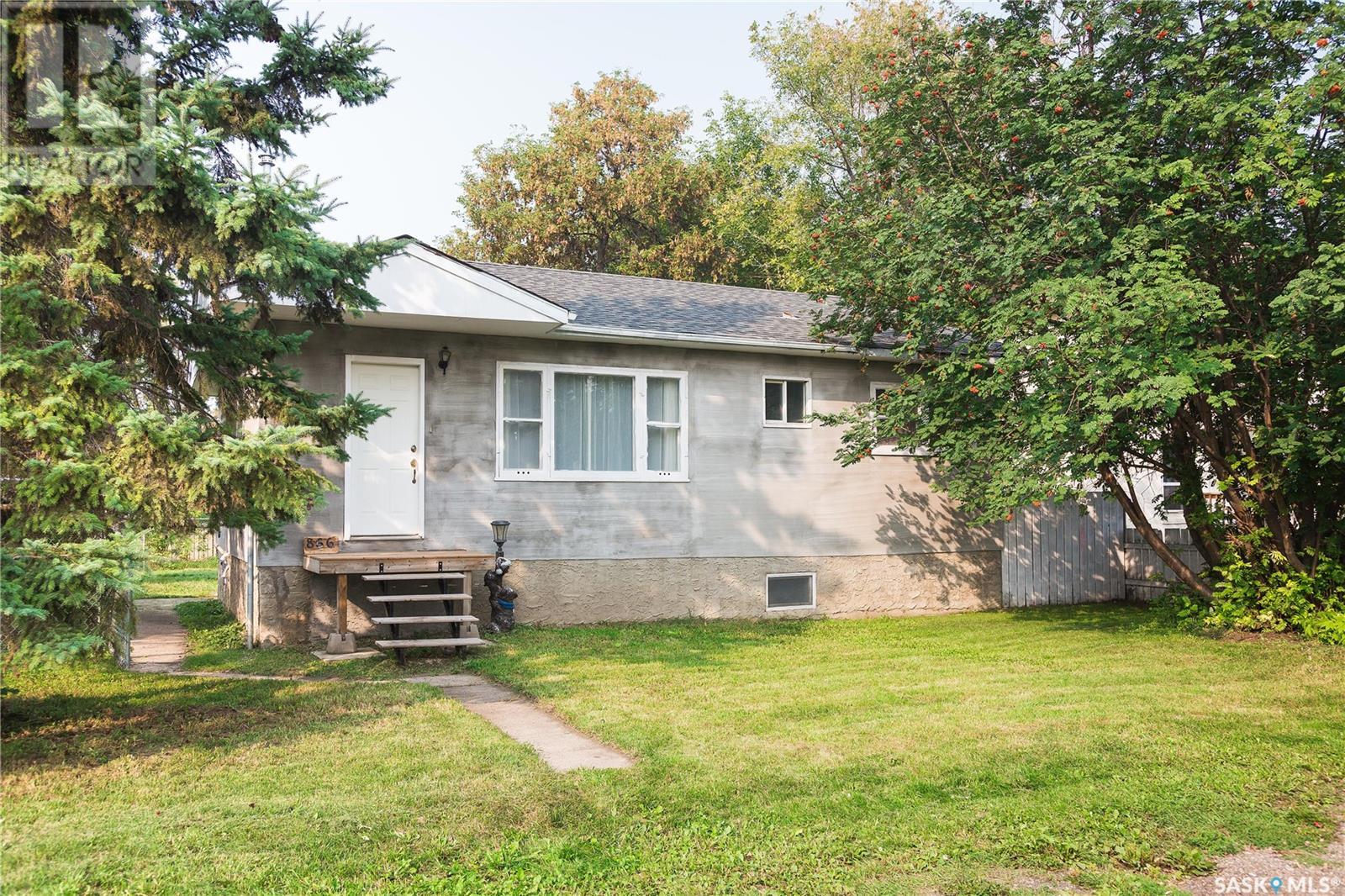 866 12th STREET W