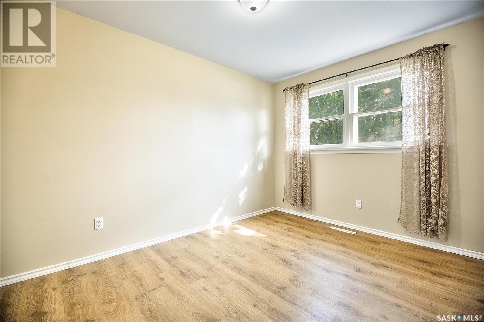 866 12th STREET W