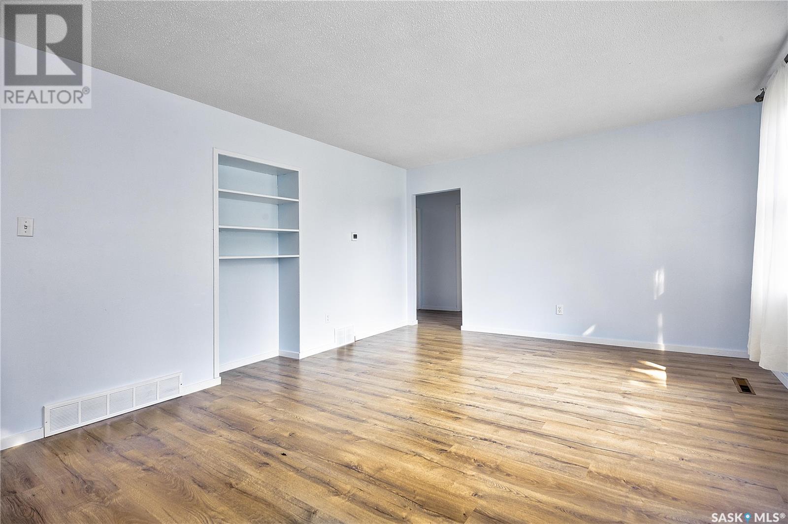 866 12th STREET W