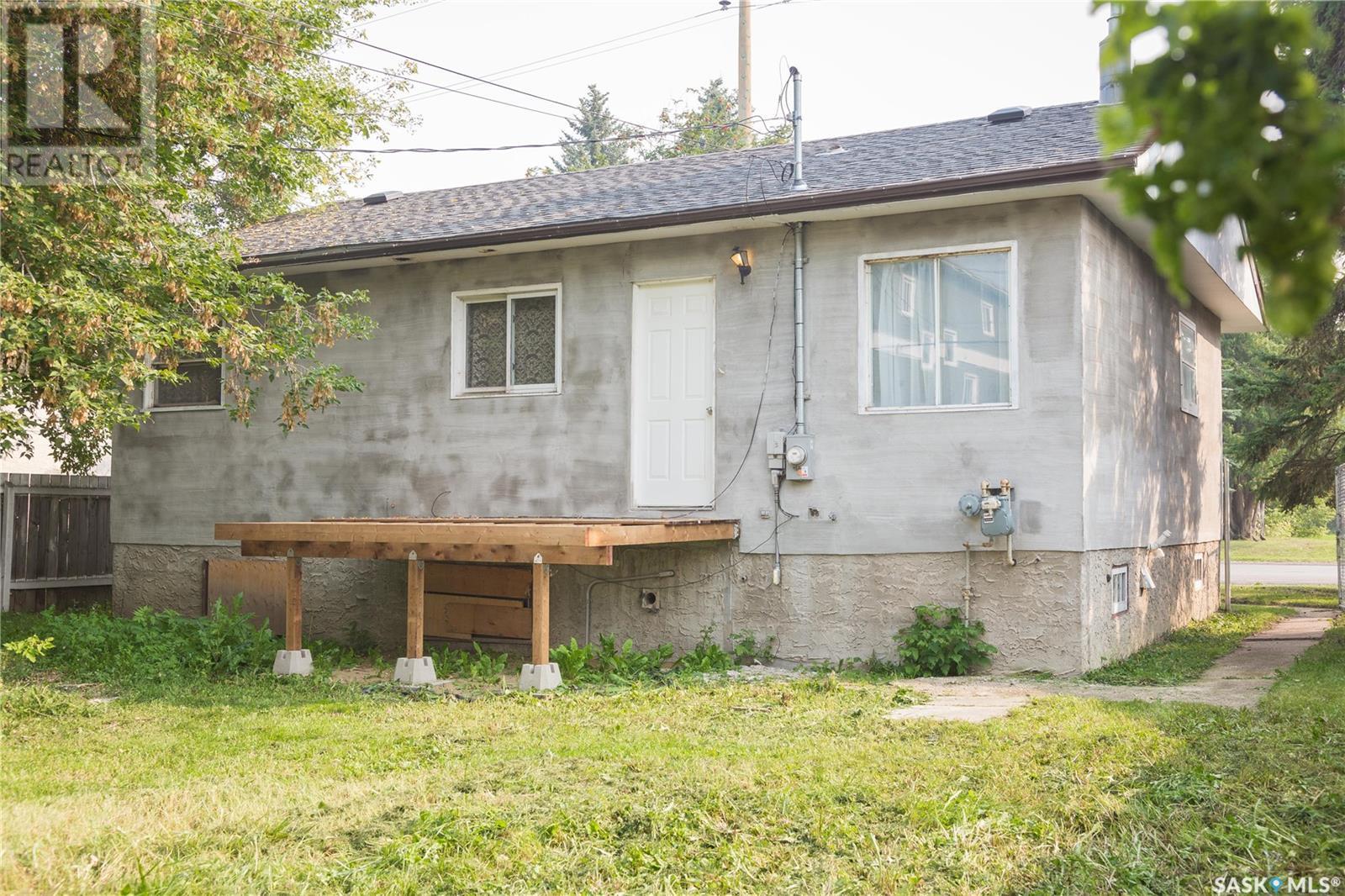 866 12th STREET W