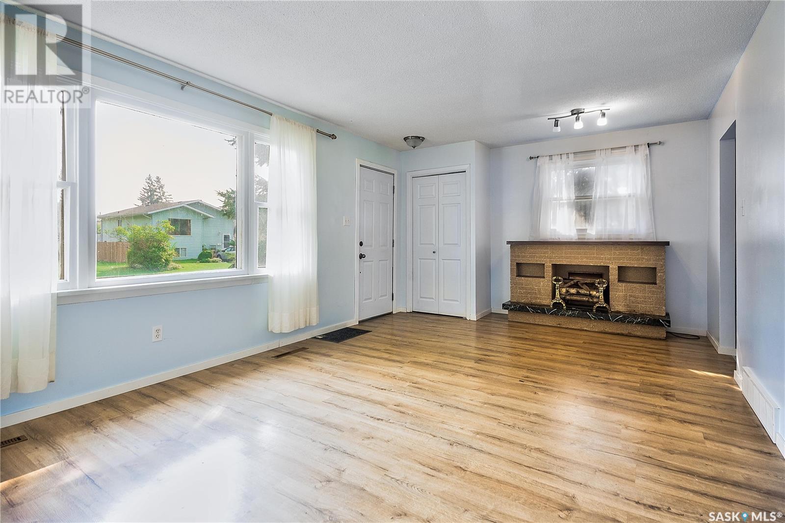 866 12th STREET W