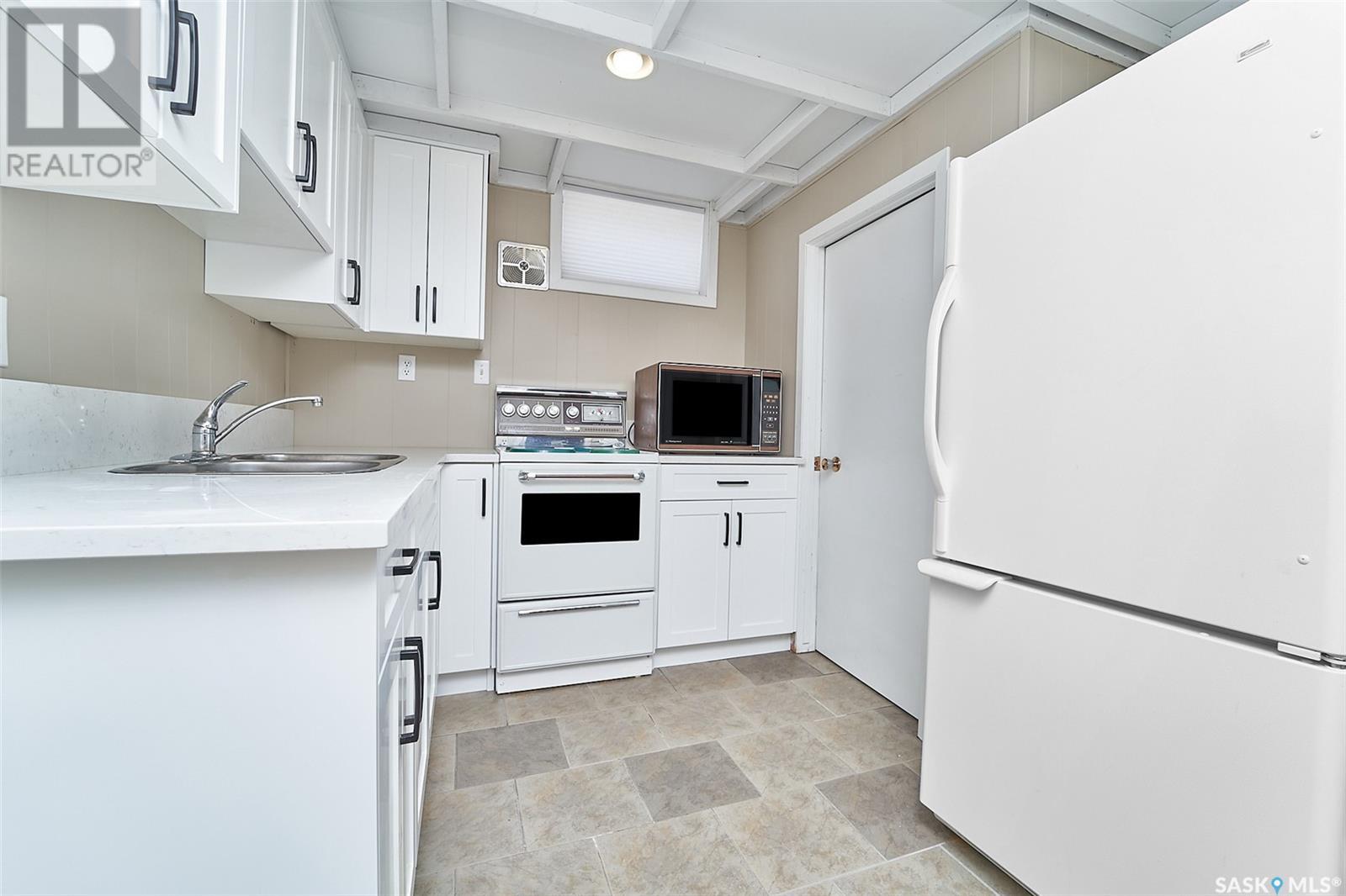101 4th AVENUE E