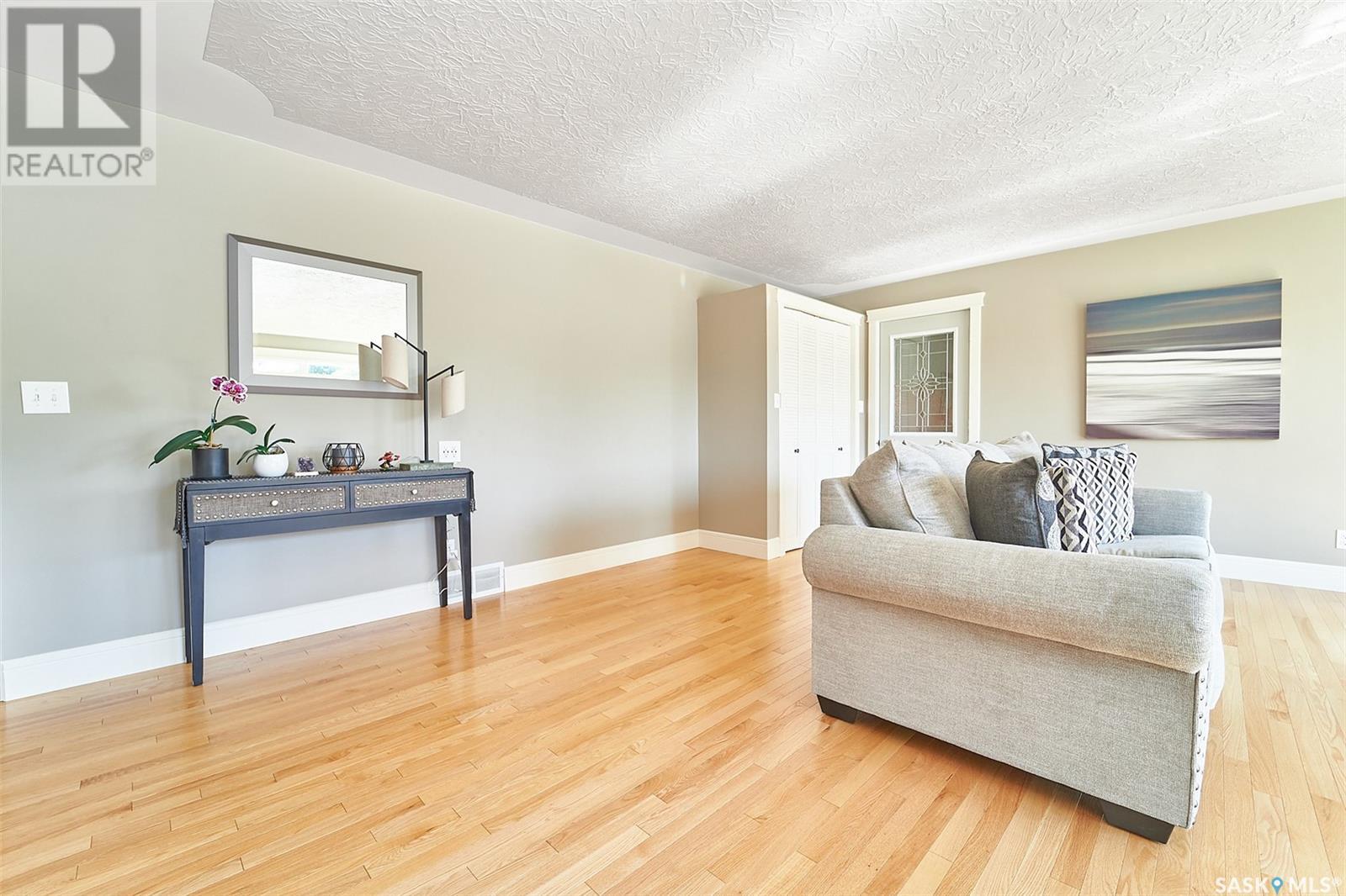 101 4th AVENUE E