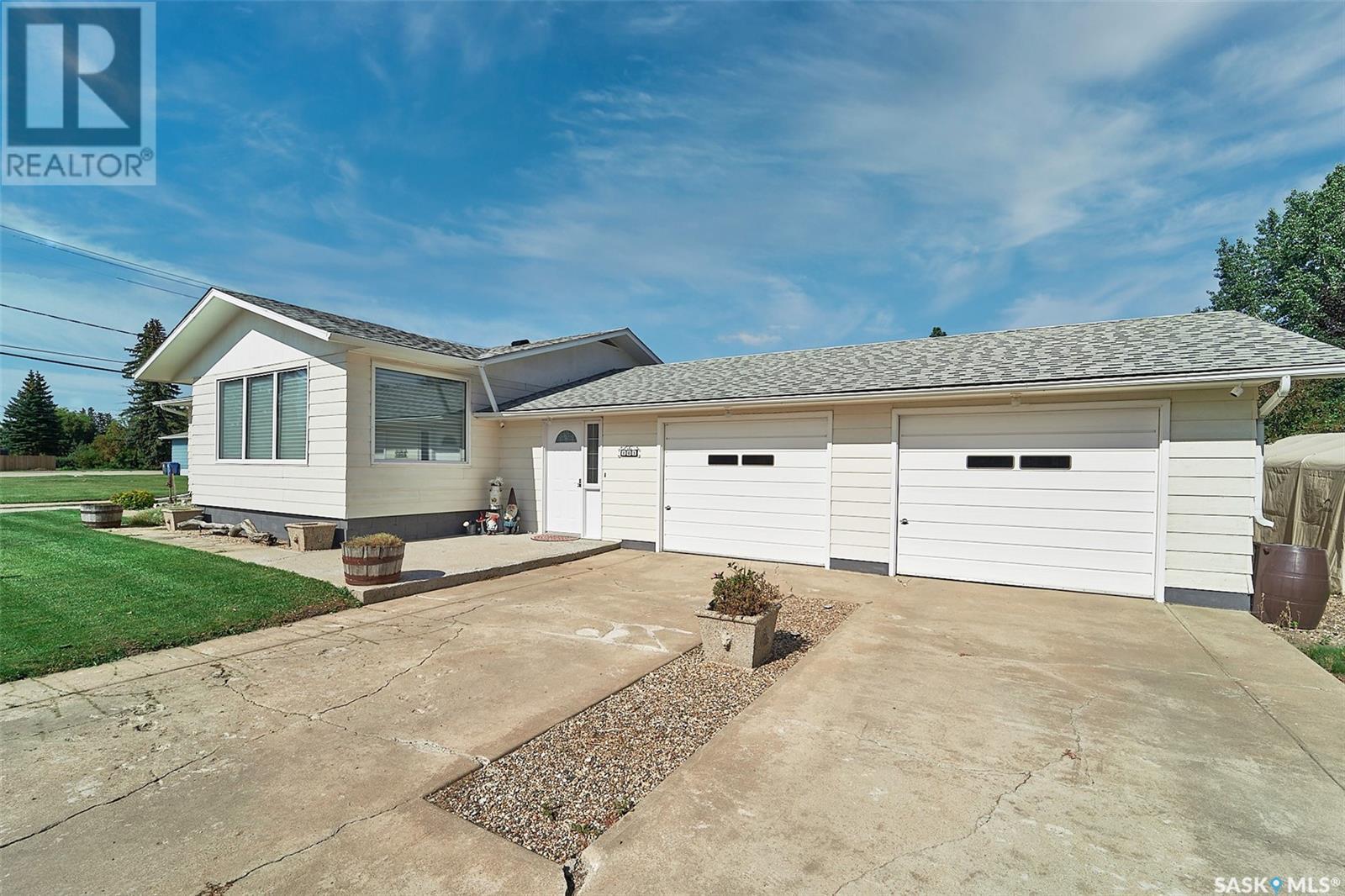 101 4th AVENUE E