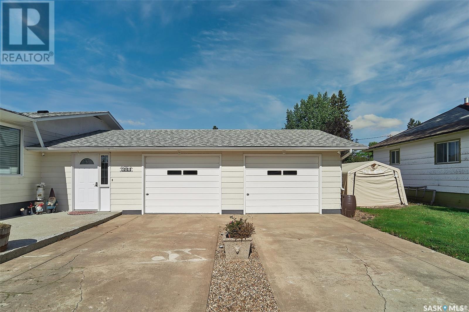101 4th AVENUE E