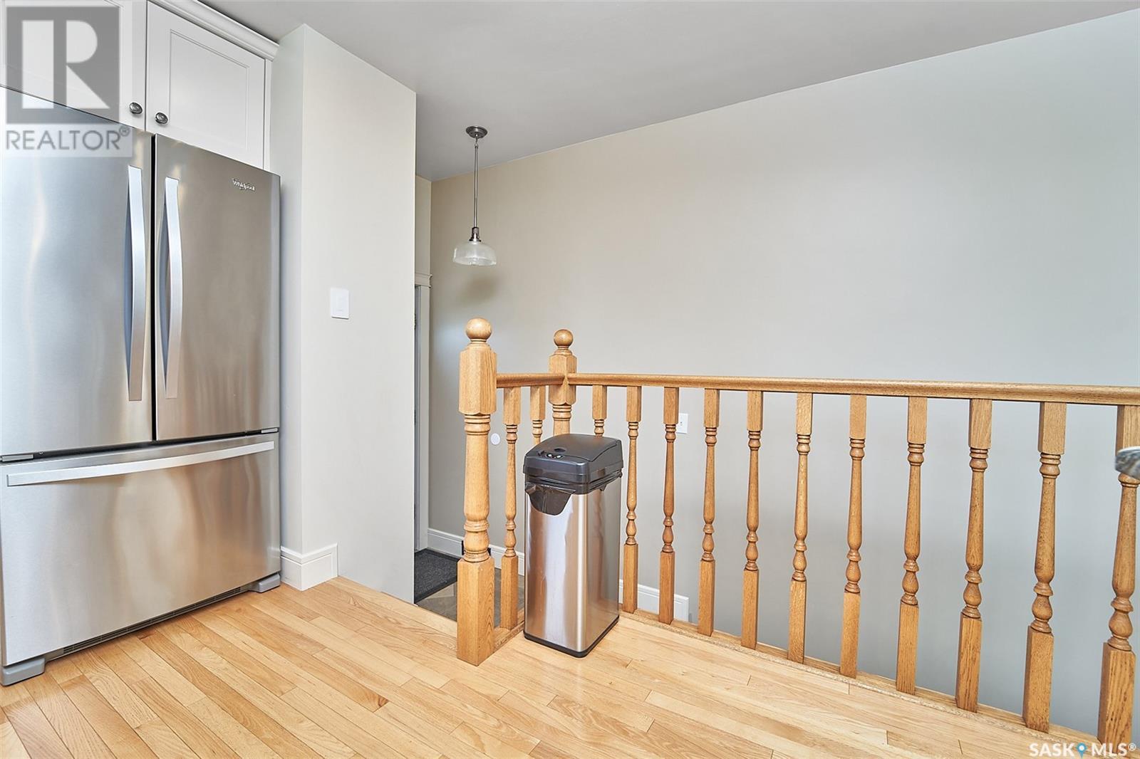 101 4th AVENUE E