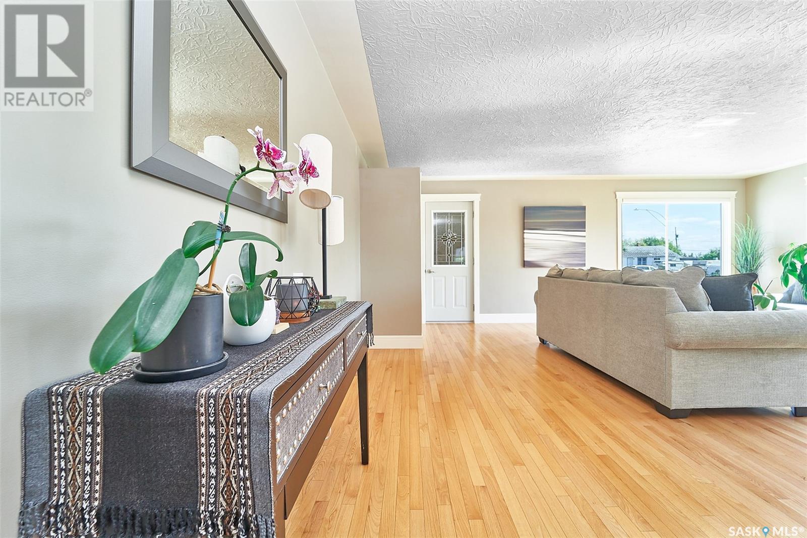 101 4th AVENUE E