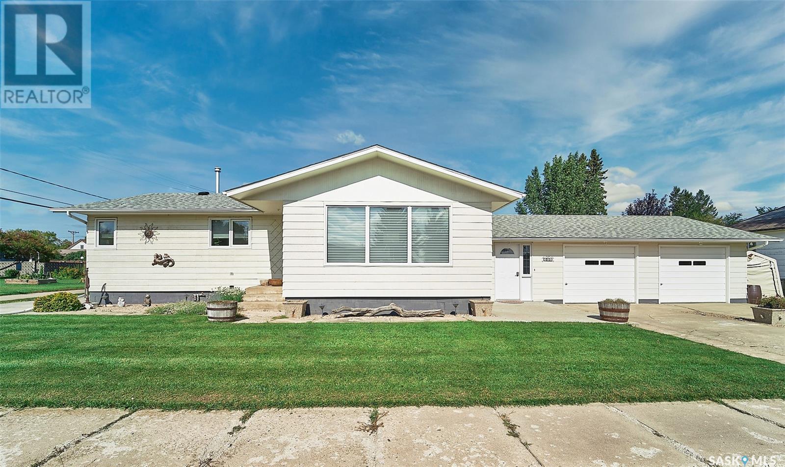 101 4th AVENUE E