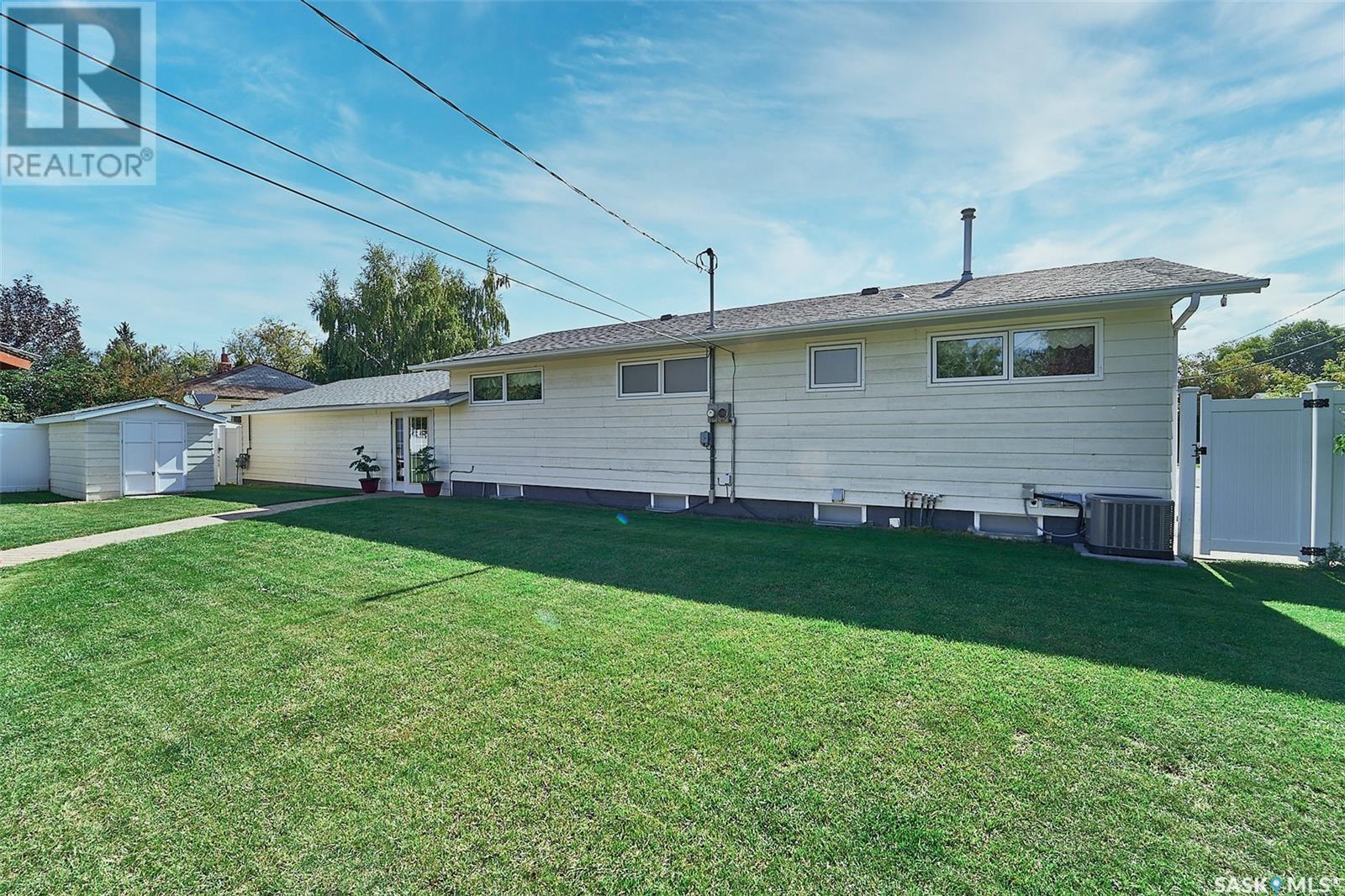 101 4th AVENUE E