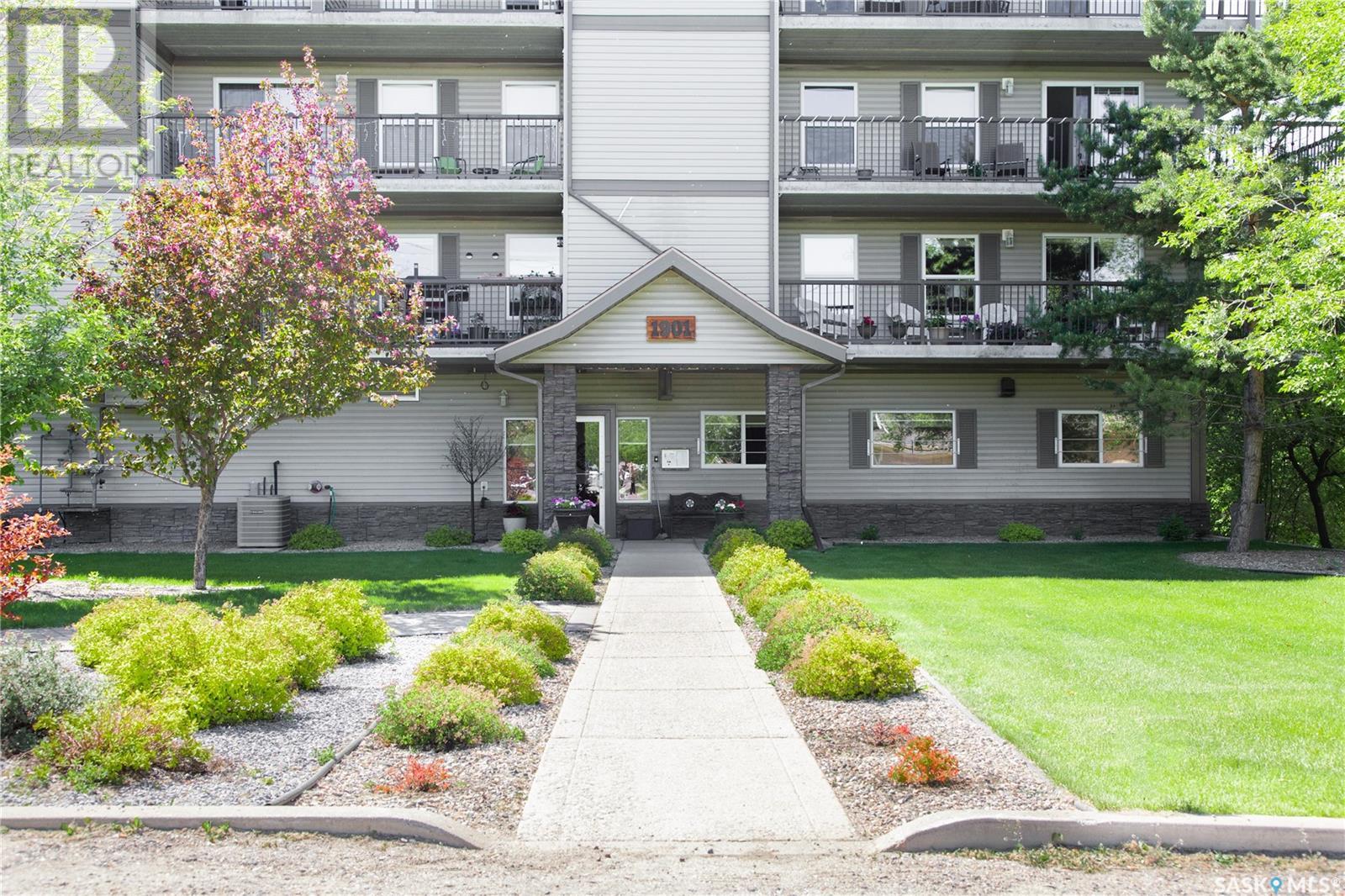 303 1901 1 1/2 AVENUE W