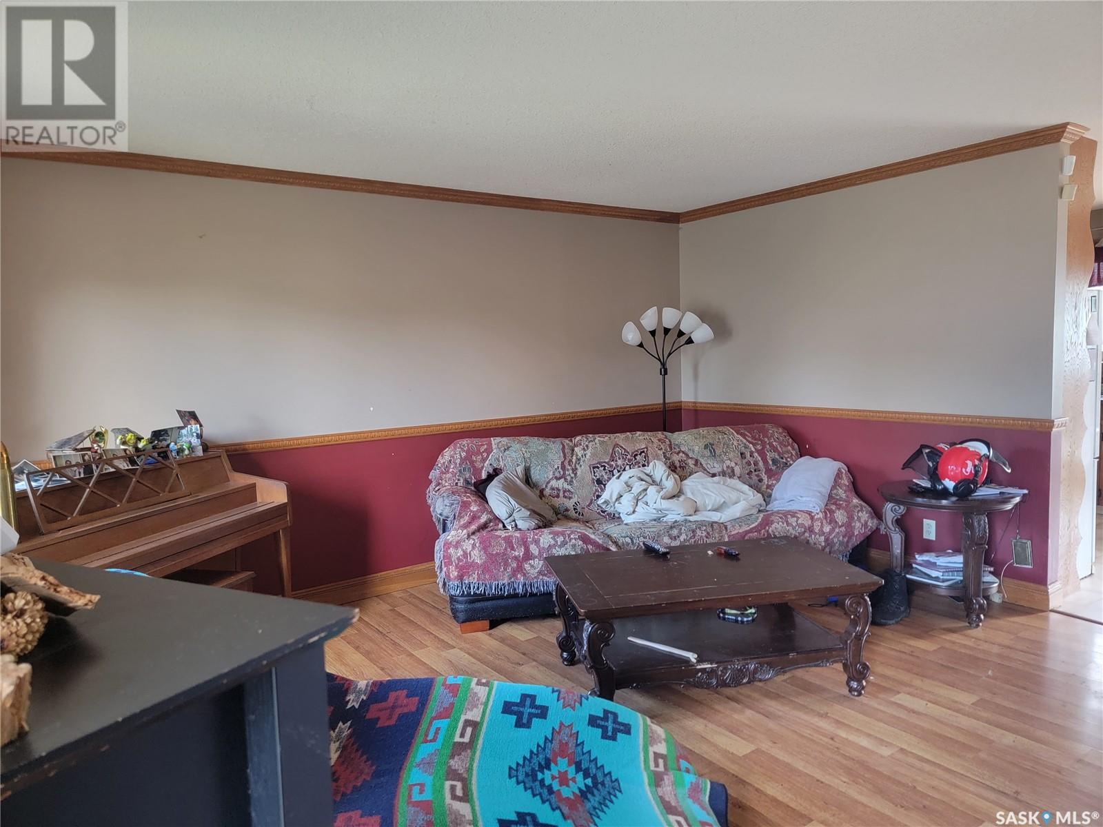1453 4th STREET E