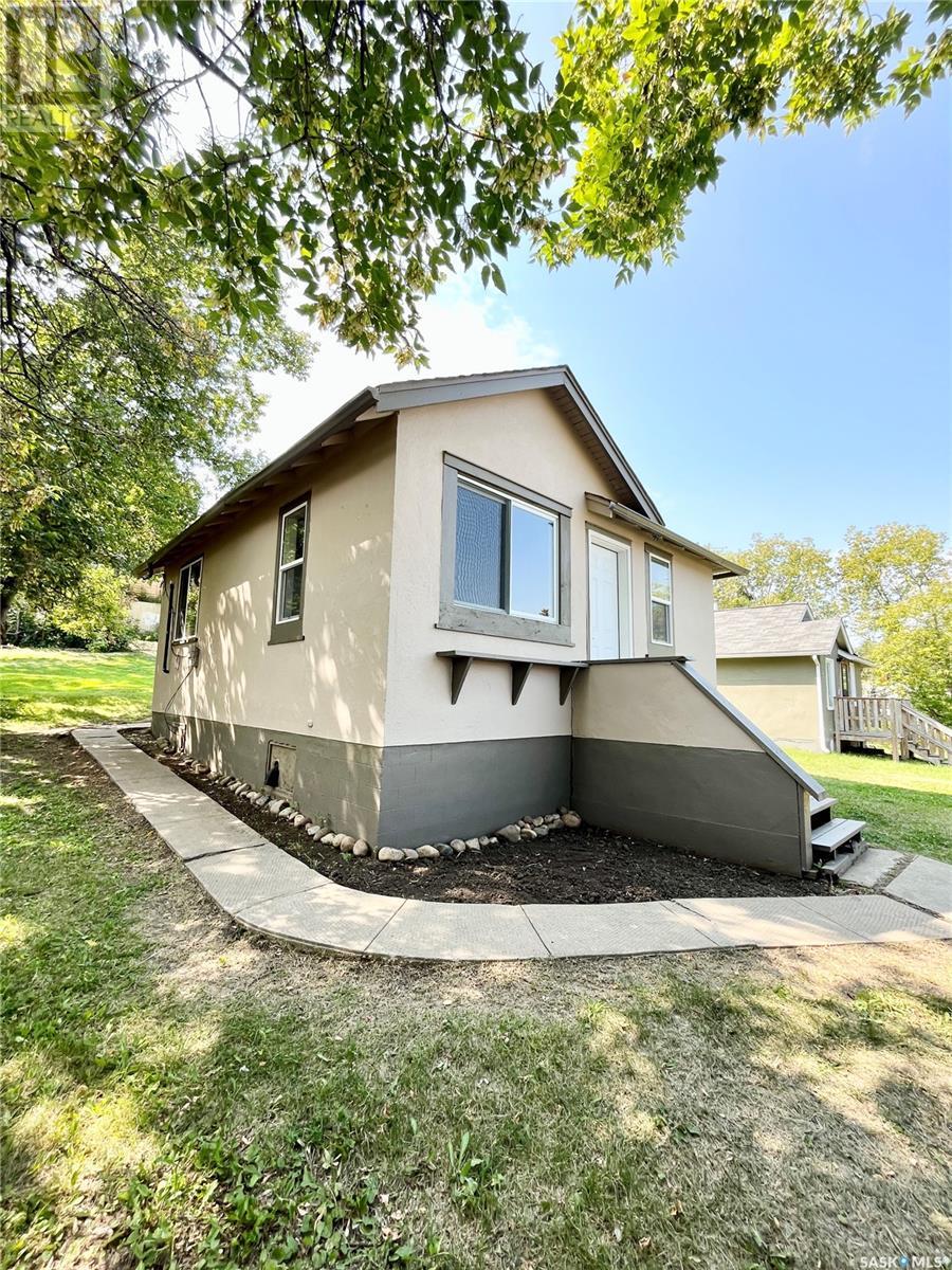 685 18th STREET W