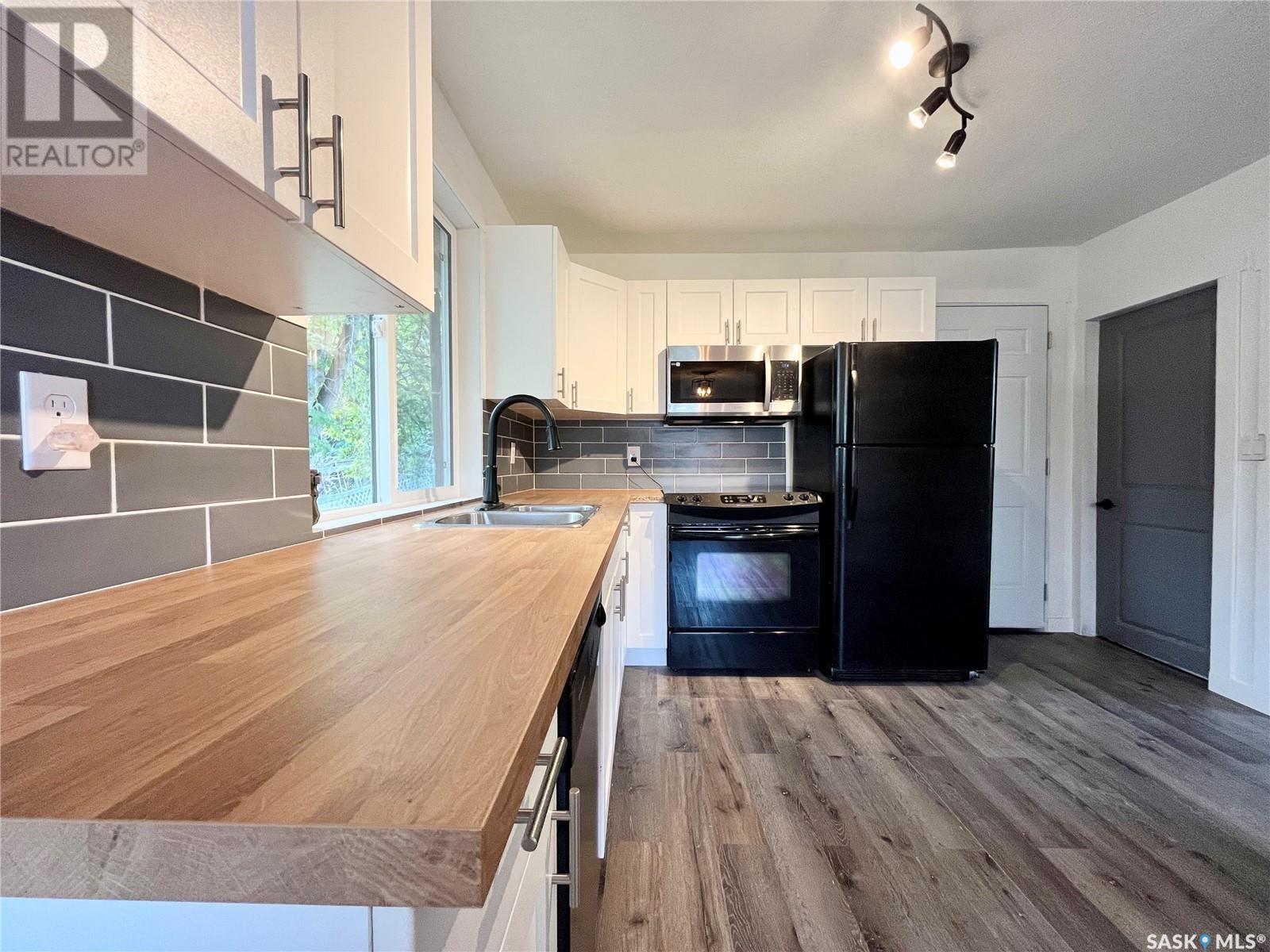 685 18th STREET W