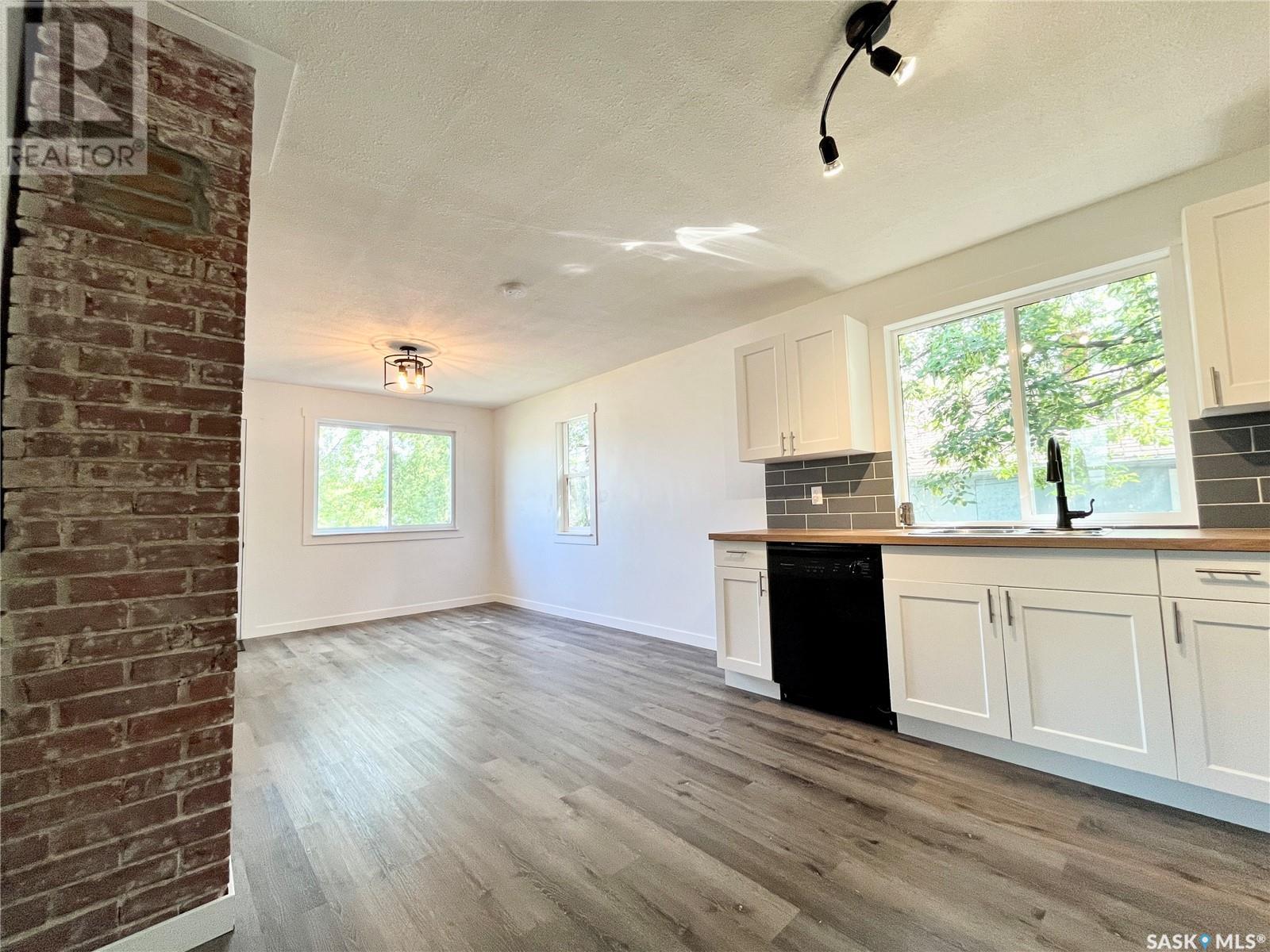 685 18th STREET W