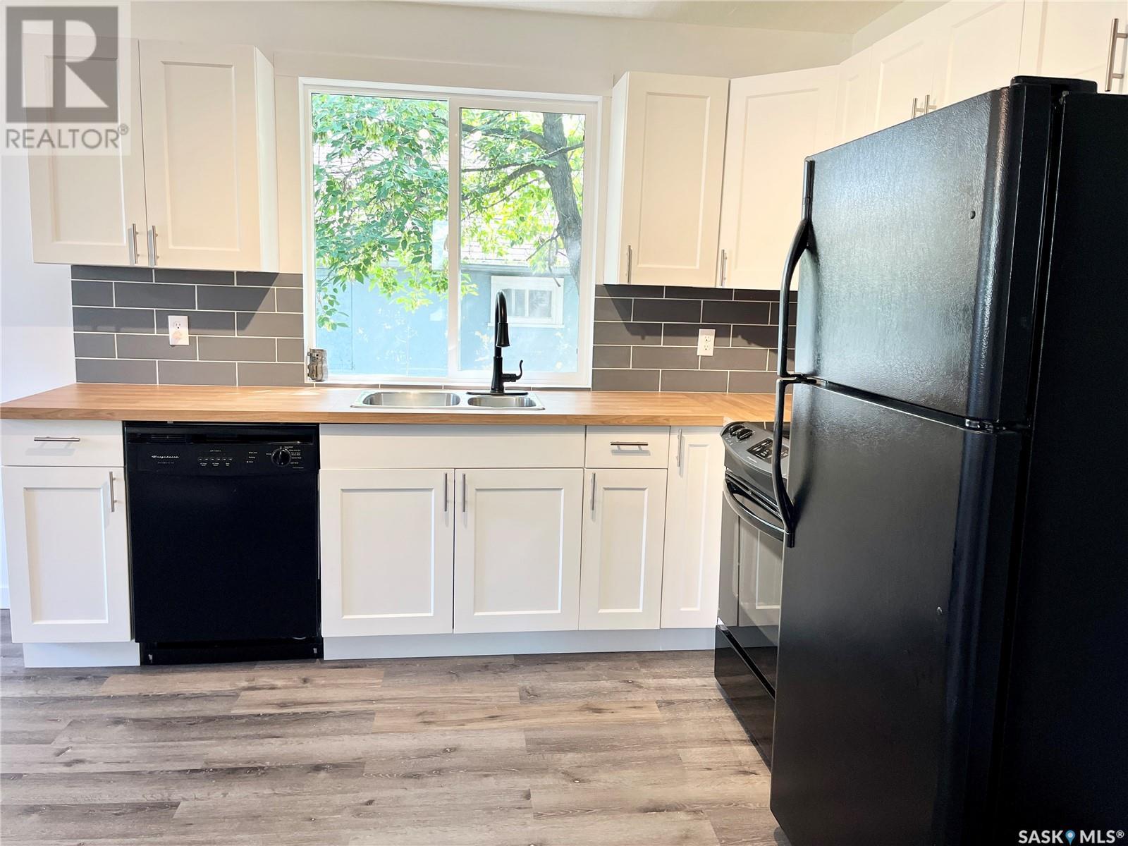 685 18th STREET W