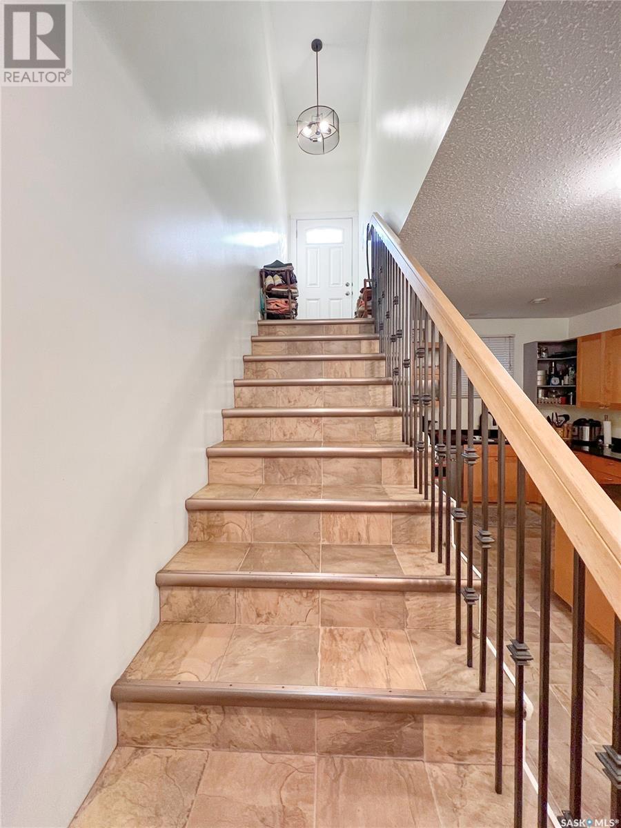 8 211 20th STREET W