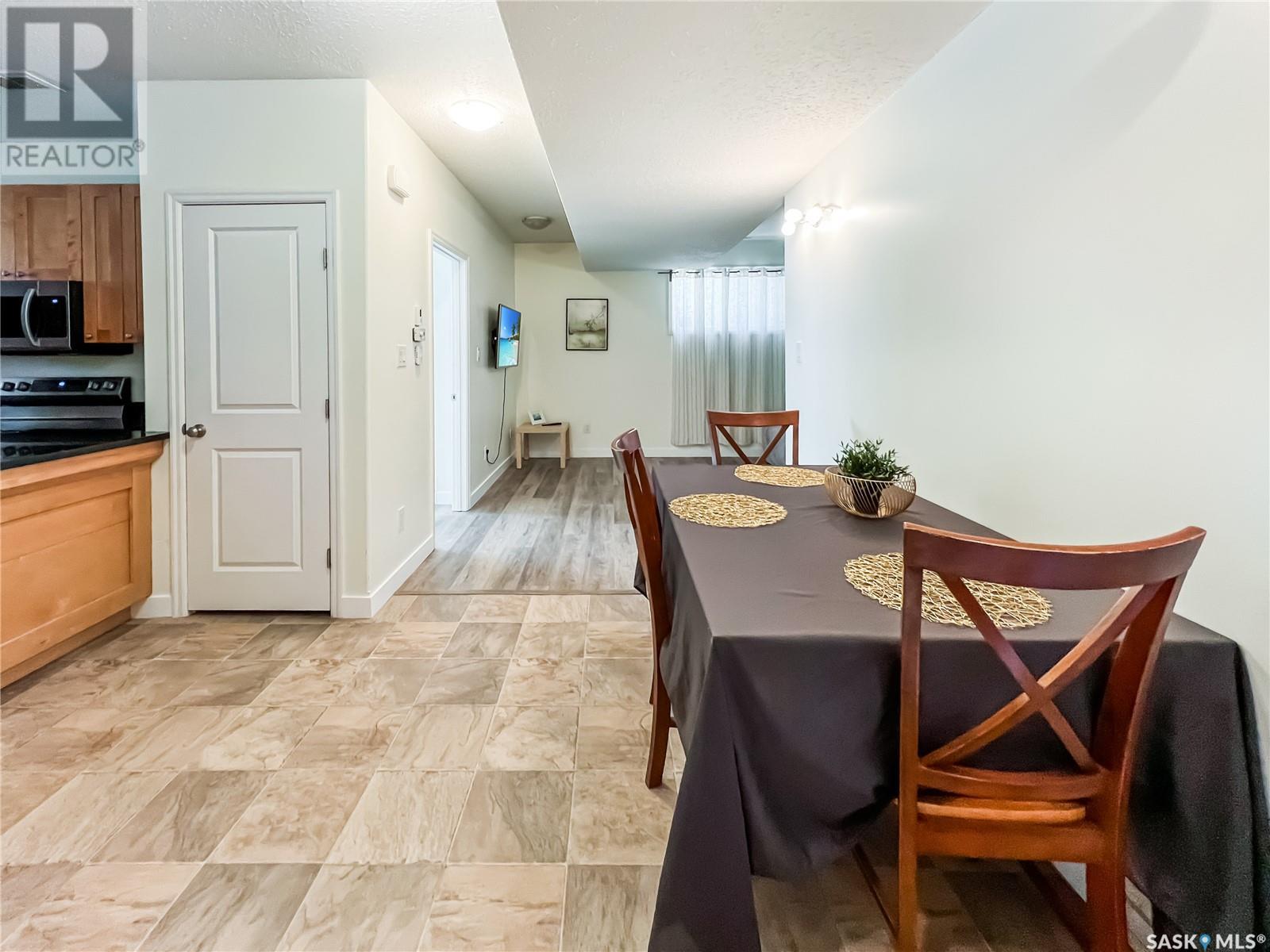 8 211 20th STREET W