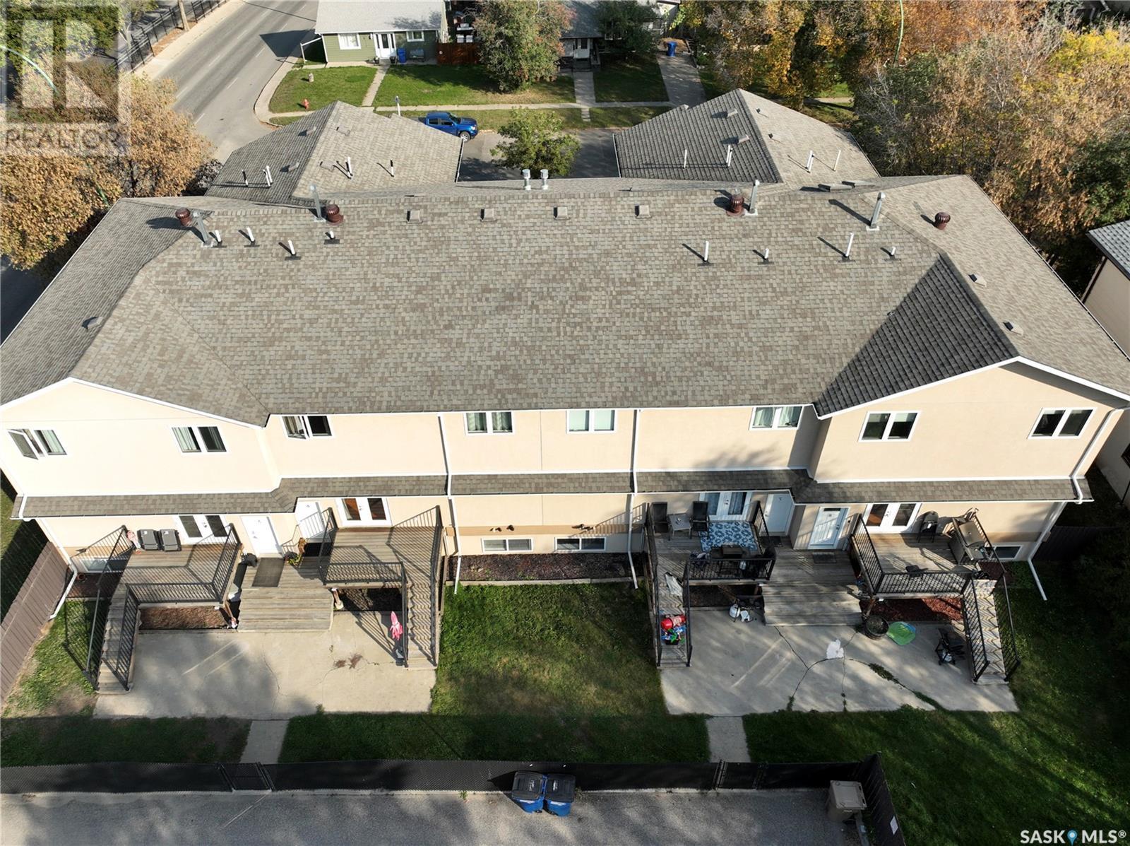 8 211 20th STREET W