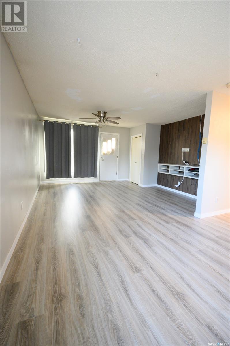 754 5th STREET E
