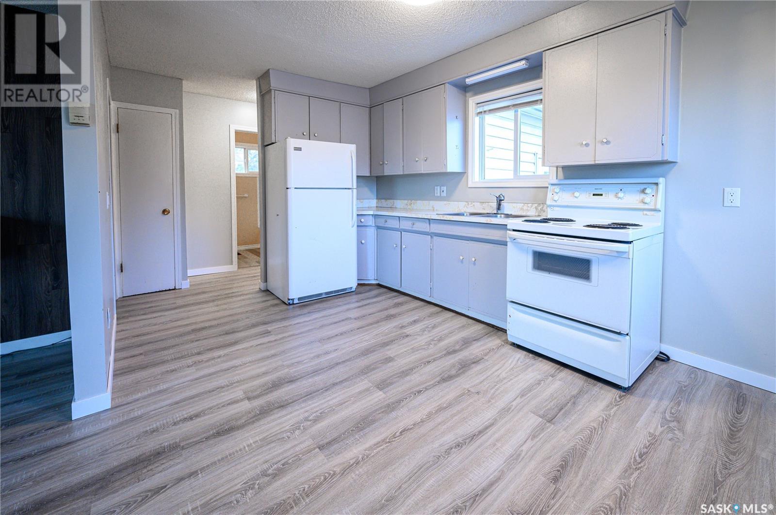 754 5th STREET E