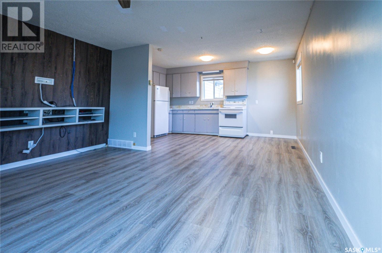754 5th STREET E