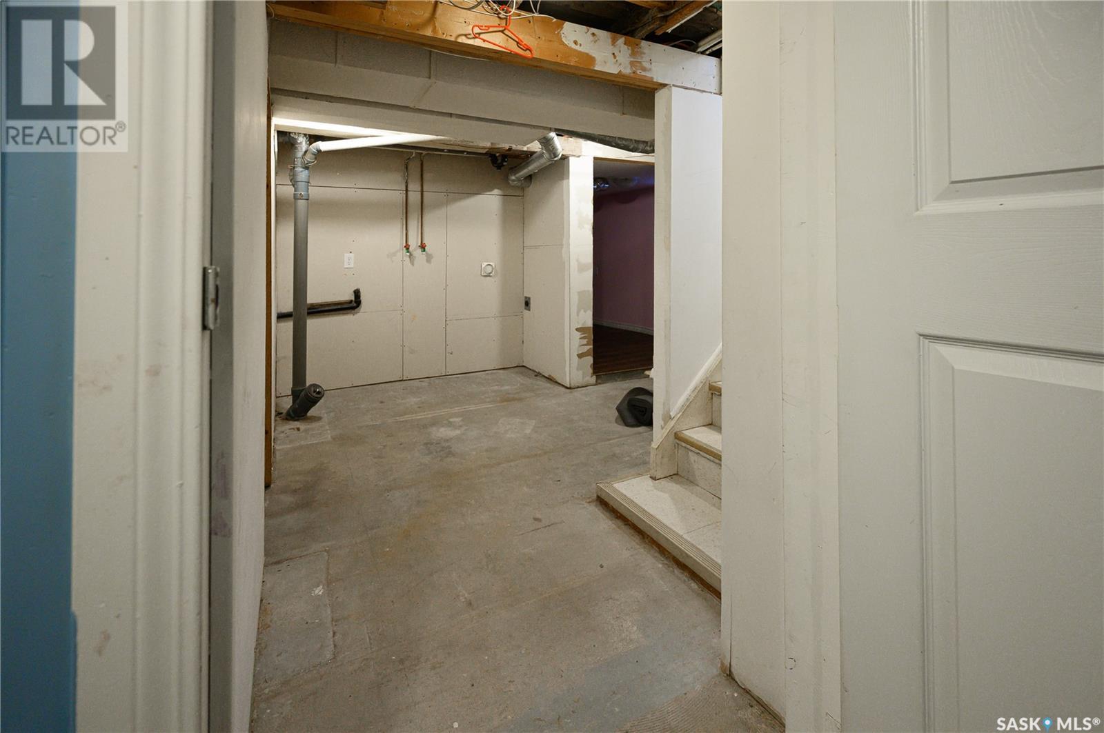 754 5th STREET E