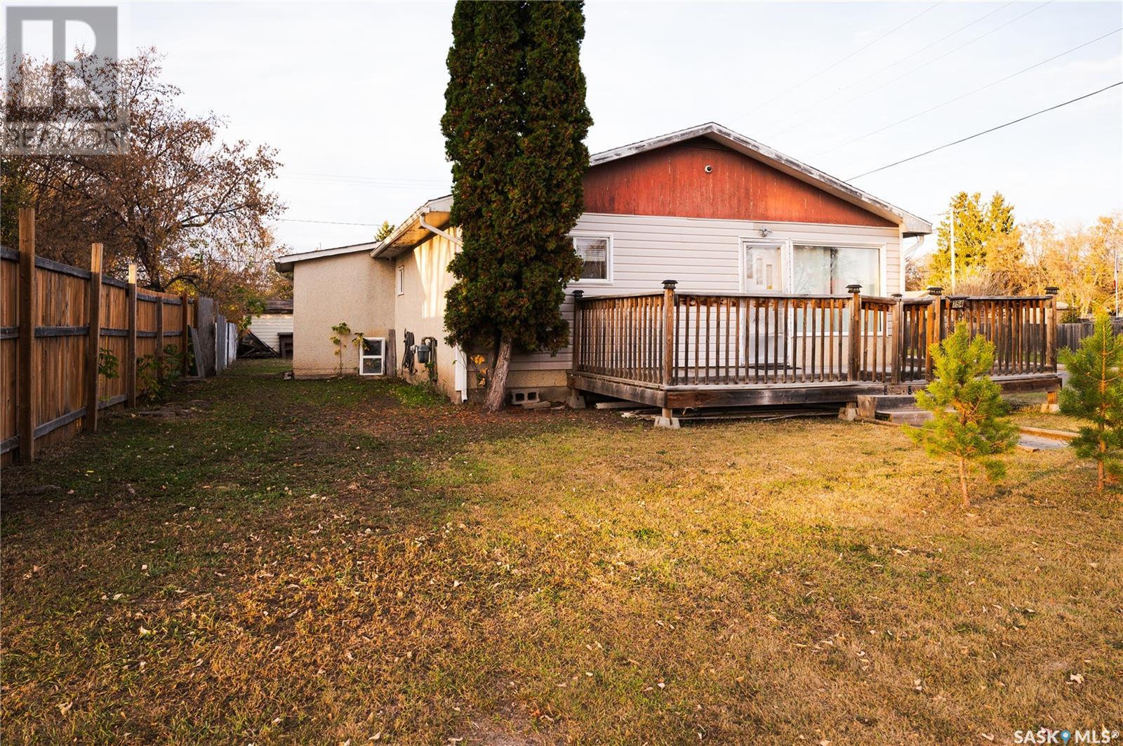 754 5th STREET E