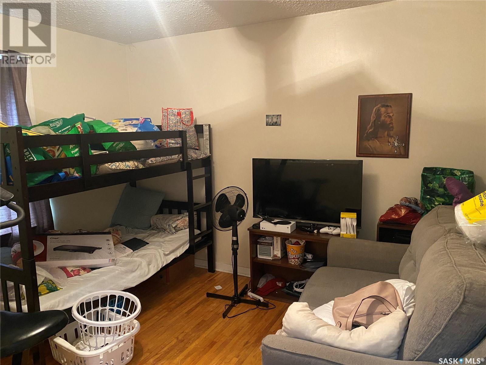 700 15th STREET W