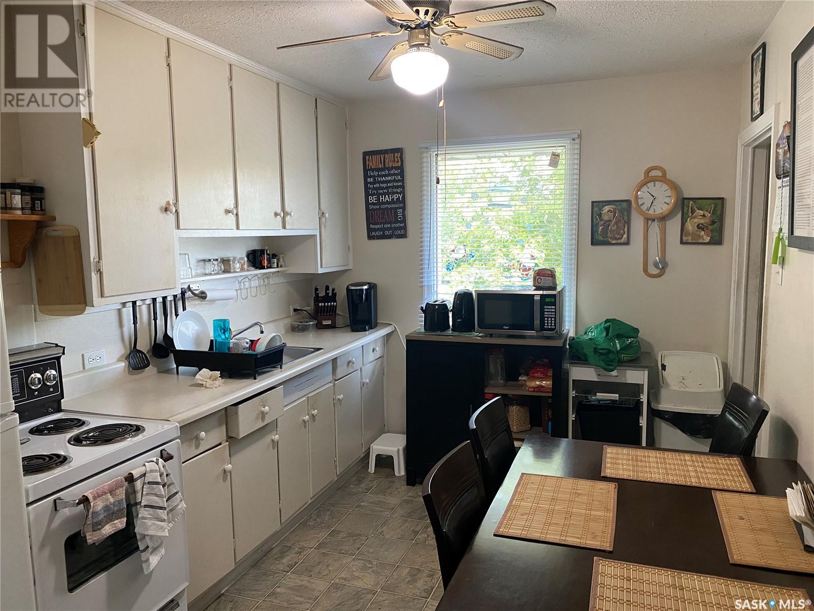 700 15th STREET W
