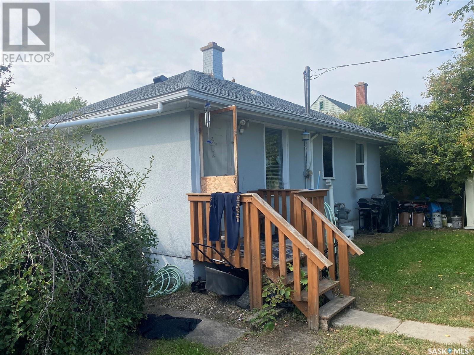 700 15th STREET W