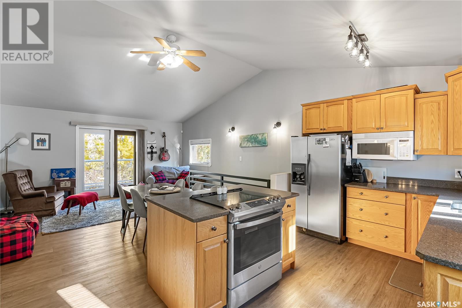 L10B11 Poplar BEACH